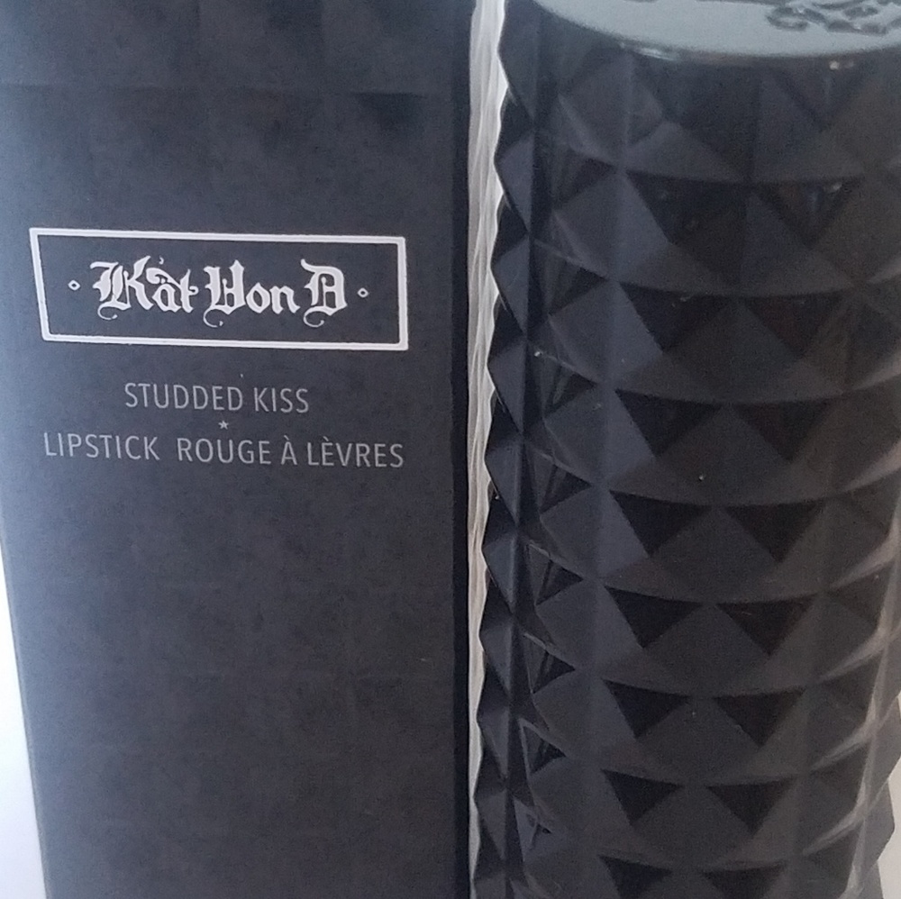 Kat Von D Studded Kiss Lipstick- A Go Go